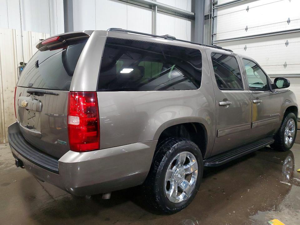 51897696 :رقم المزاد ، 1GNSKJE33BR334511 vin ، 2011 Chevrolet Suburban مزاد بيع