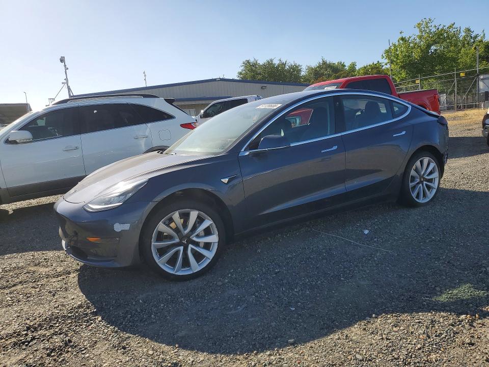 2018 Tesla Model 3 მანქანა იყიდება აუქციონზე, vin: 5YJ3E1EA1JF013462, აუქციონის ნომერი: 51120686