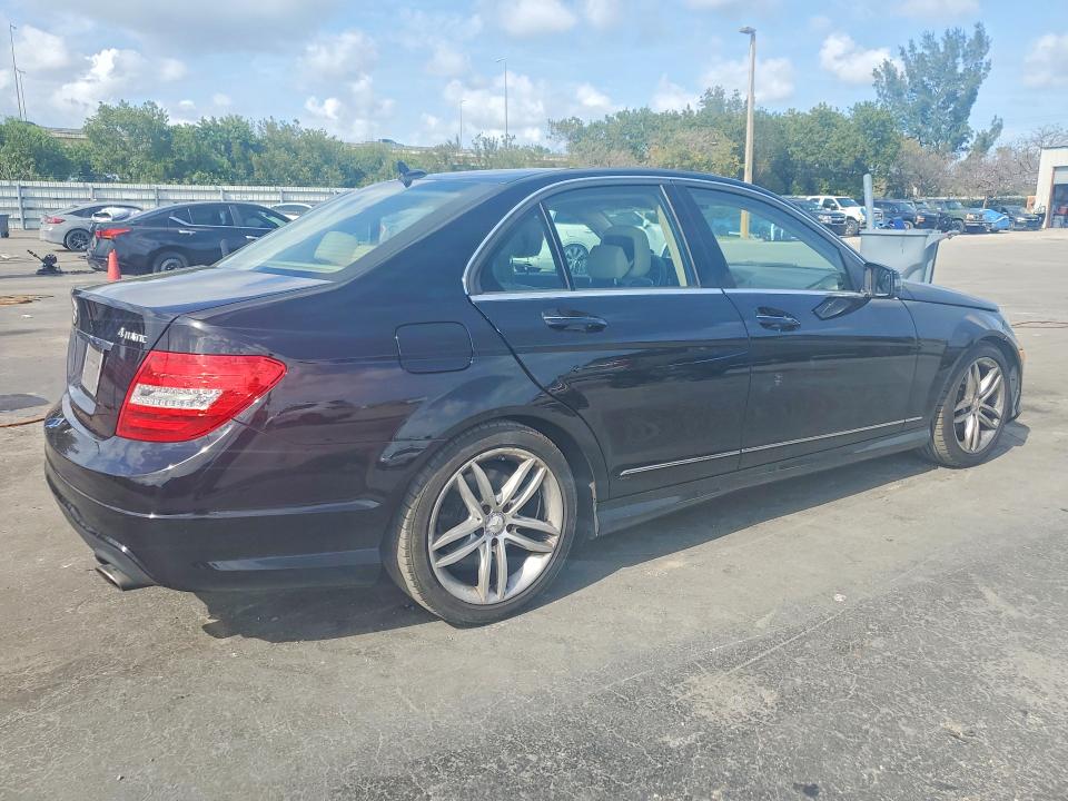 Продажа на аукционе авто 2012 Mercedes-benz C, vin: WDDGF8BB7CR233390, номер лота: 48153726