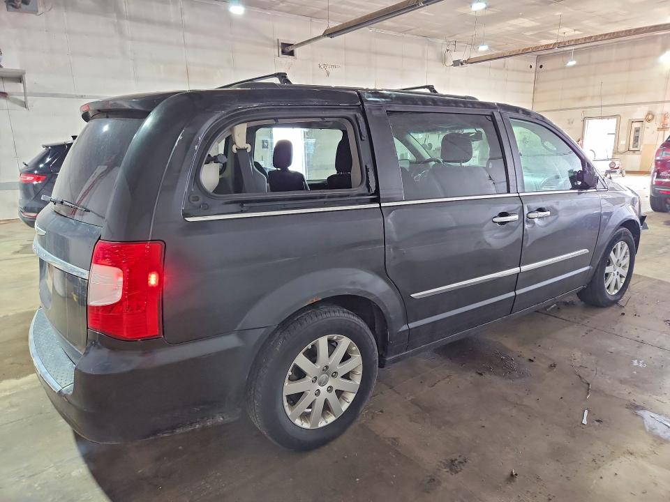 2015 Chrysler Town & Country მანქანა იყიდება აუქციონზე, vin: 2C4RC1BG2FR618014, აუქციონის ნომერი: 48577276