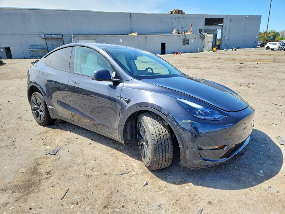 Продаж на аукціоні авто 2025 Tesla Model Y, vin: 7SAYGDED8SF247078, номер лоту: 48920136
