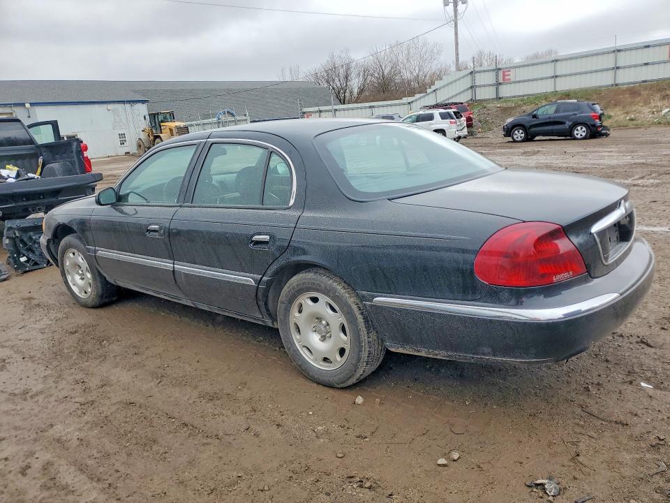 48840856 :رقم المزاد ، 1LNHM97V72Y600639 vin ، 2002 Lincoln Townhouse Continental مزاد بيع