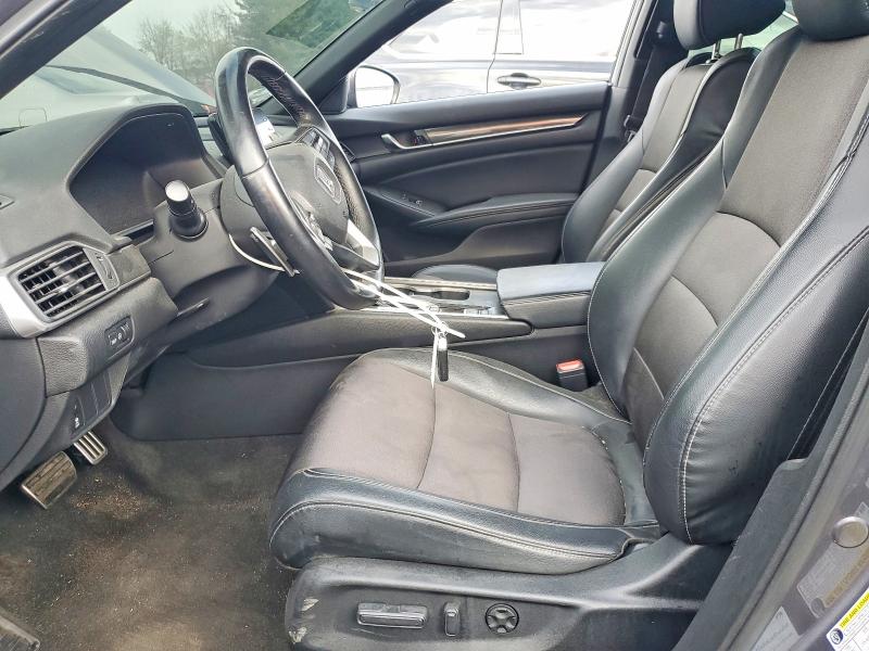49153436 :رقم المزاد ، 1HGCV1F33JA135265 vin ، 2018 Honda Accord مزاد بيع