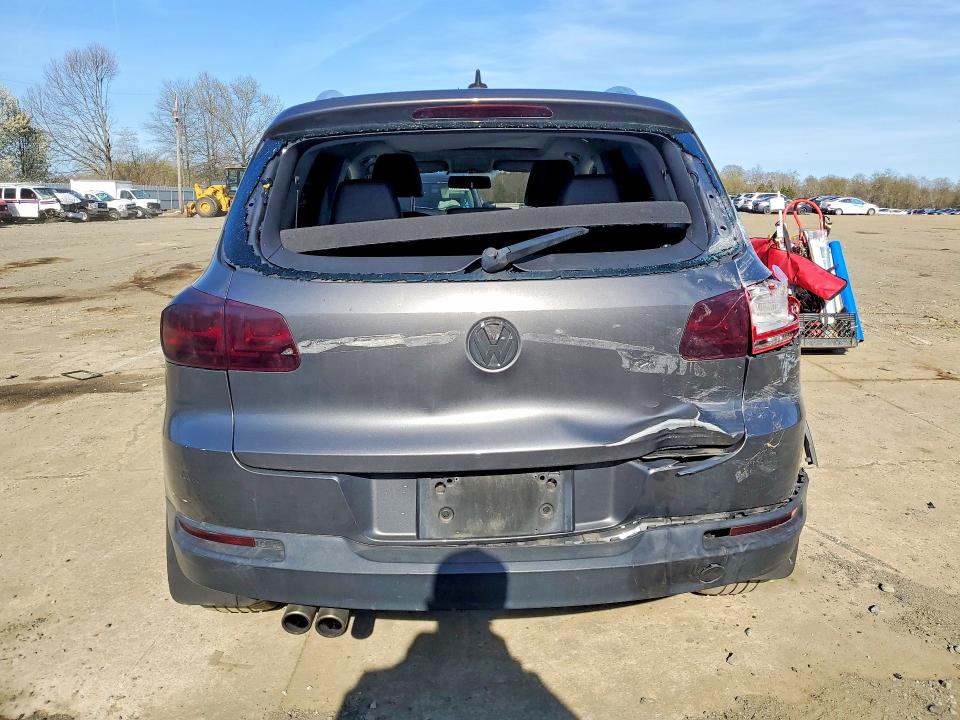 49283806 :رقم المزاد ، WVGBV7AX4FW555081 vin ، 2015 Volkswagen Tiguan مزاد بيع