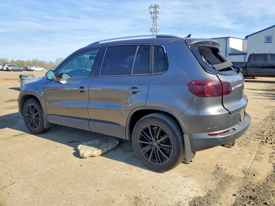 49283806 :رقم المزاد ، WVGBV7AX4FW555081 vin ، 2015 Volkswagen Tiguan مزاد بيع