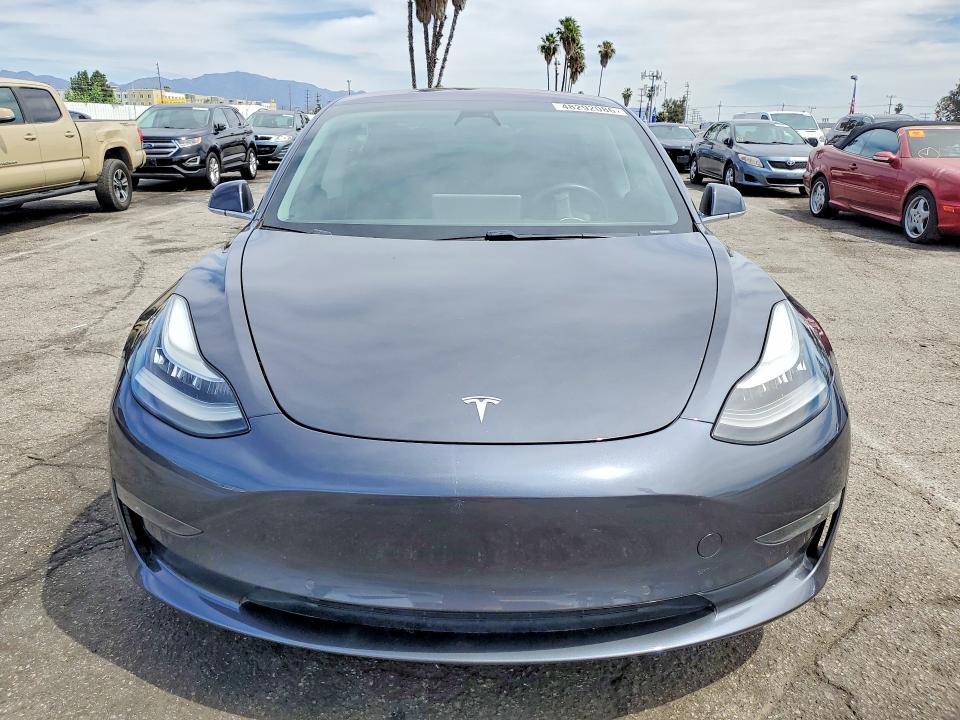 48292086 :رقم المزاد ، 5YJ3E1EA8JF051531 vin ، 2018 Tesla Model 3 مزاد بيع