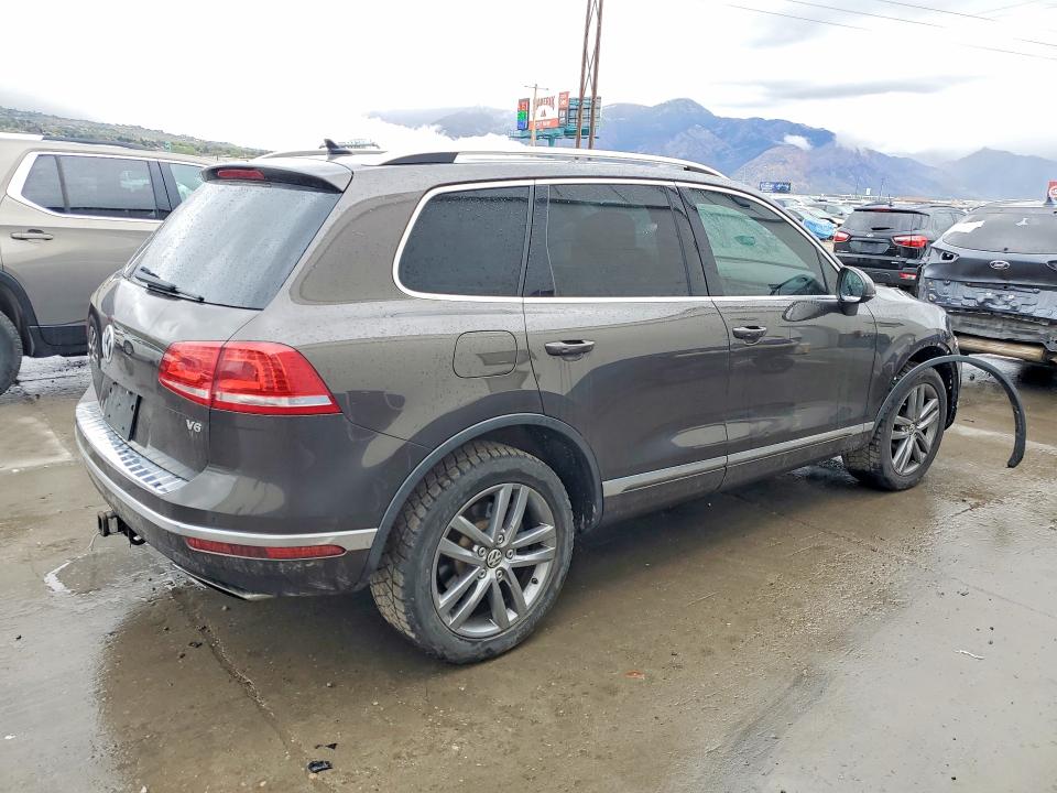 48290146 :رقم المزاد ، WVGEF9BP6GD012879 vin ، 2016 Volkswagen Touareg مزاد بيع