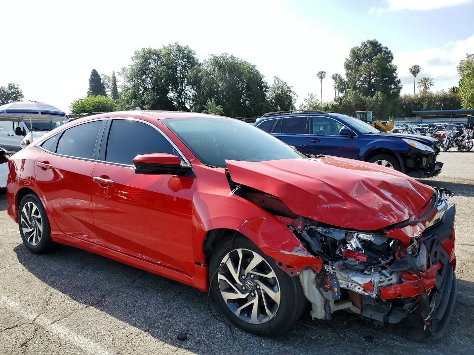 Продажа на аукционе авто 2018 Honda Civic, vin: 2HGFC2F72JH568668, номер лота: 50348986