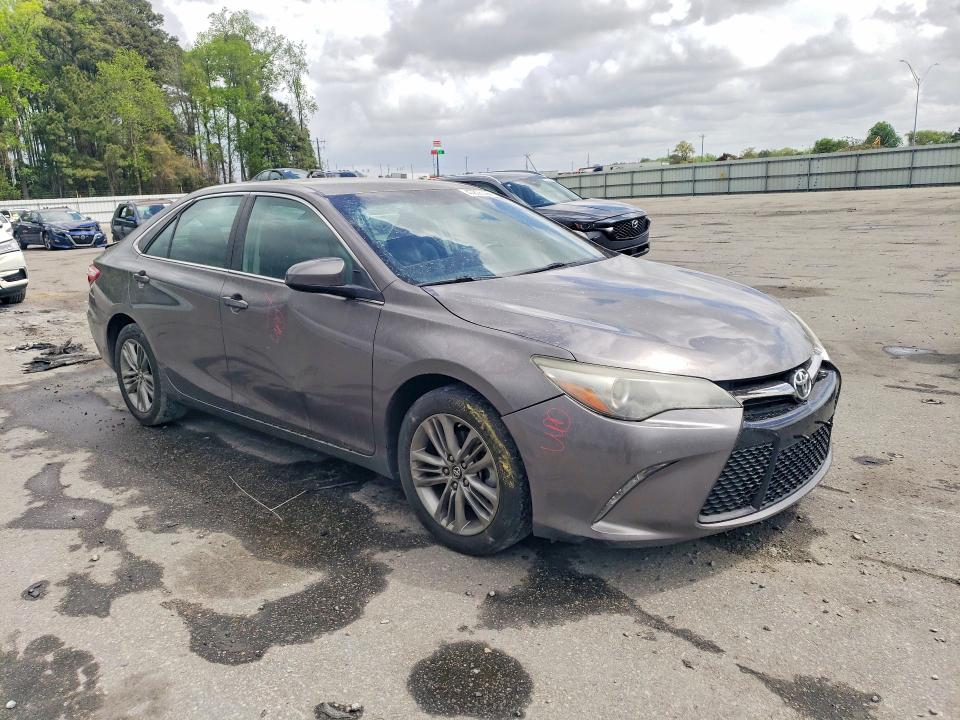 47806096 :رقم المزاد ، 4T1BF1FK3HU726327 vin ، 2017 Toyota Camry مزاد بيع