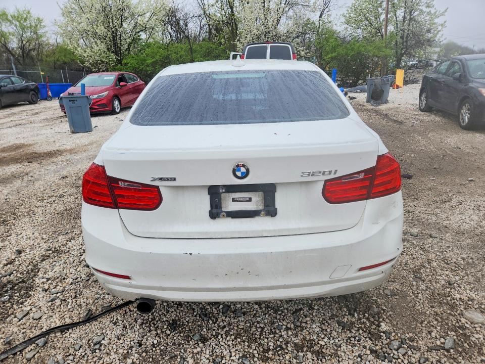 47007606 :رقم المزاد ، WBA3C3C52FK202961 vin ، 2015 Bmw 320 مزاد بيع