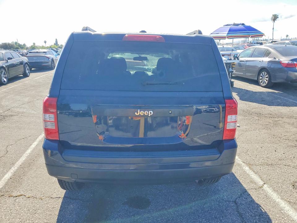 49799526 :رقم المزاد ، 1C4NJPBA4HD166057 vin ، 2017 Jeep Patriot مزاد بيع