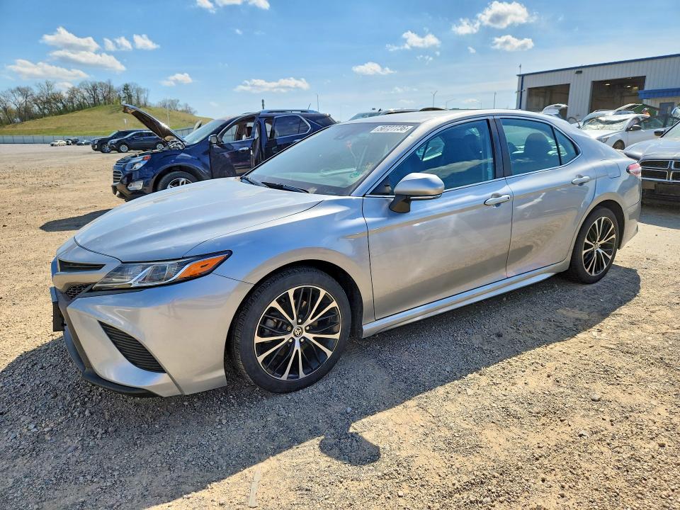 50727736 :رقم المزاد ، 4T1G11BK8LU011854 vin ، 2020 Toyota Camry مزاد بيع