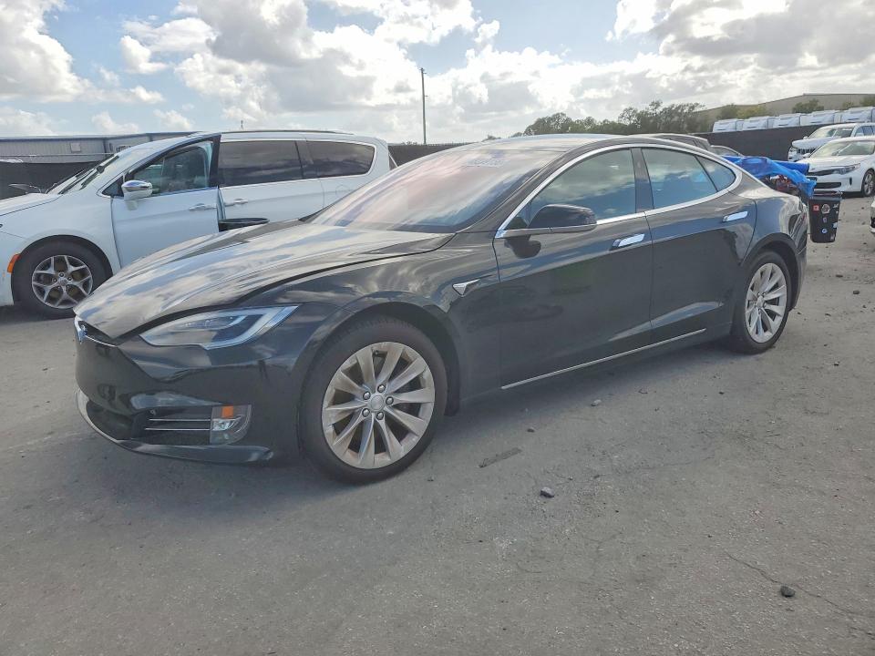 Продажа на аукционе авто 2017 Tesla Model S, vin: 5YJSA1E11HF182012, номер лота: 48239156