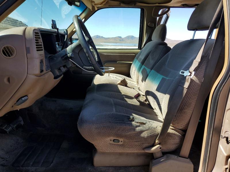 1995 Chevrolet Suburban მანქანა იყიდება აუქციონზე, vin: 3GNGC26K2SG102593, აუქციონის ნომერი: 51954656