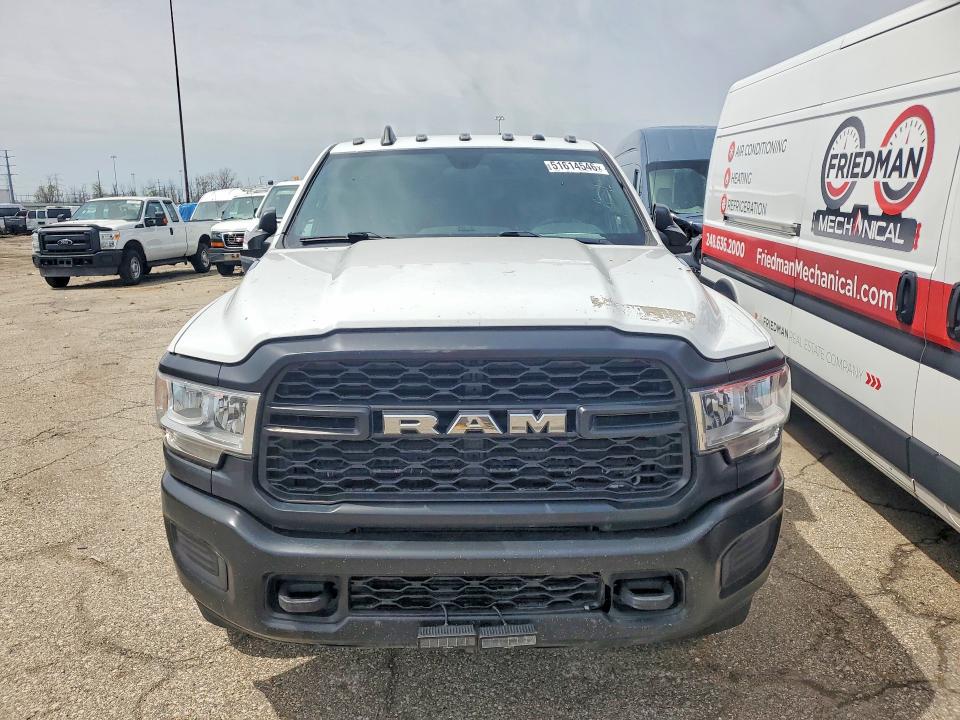51614546 :رقم المزاد ، 3C63RRGL5NG379255 vin ، 2022 Ram 3500 مزاد بيع