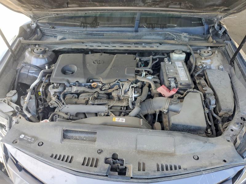 50621086 :رقم المزاد ، 4T1B11HK3JU037034 vin ، 2018 Toyota Camry مزاد بيع