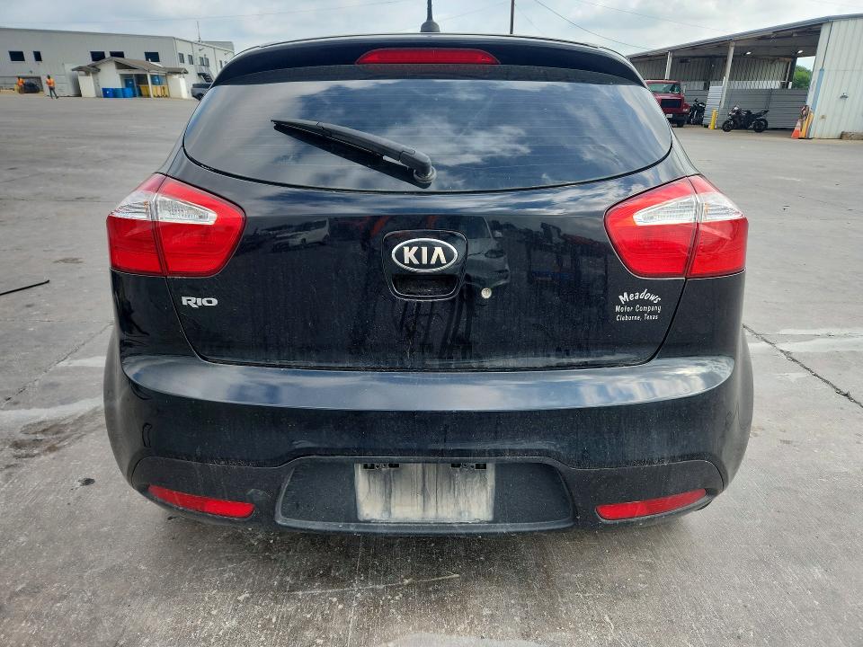 50438136 :رقم المزاد ، KNADM5A30F6518169 vin ، 2015 Kia Rio مزاد بيع
