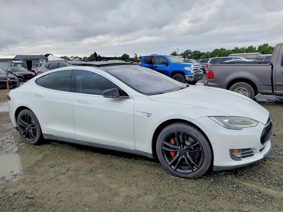 Продажа на аукционе авто 2015 Tesla Model S, vin: 5YJSA1H18FF096706, номер лота: 49381936
