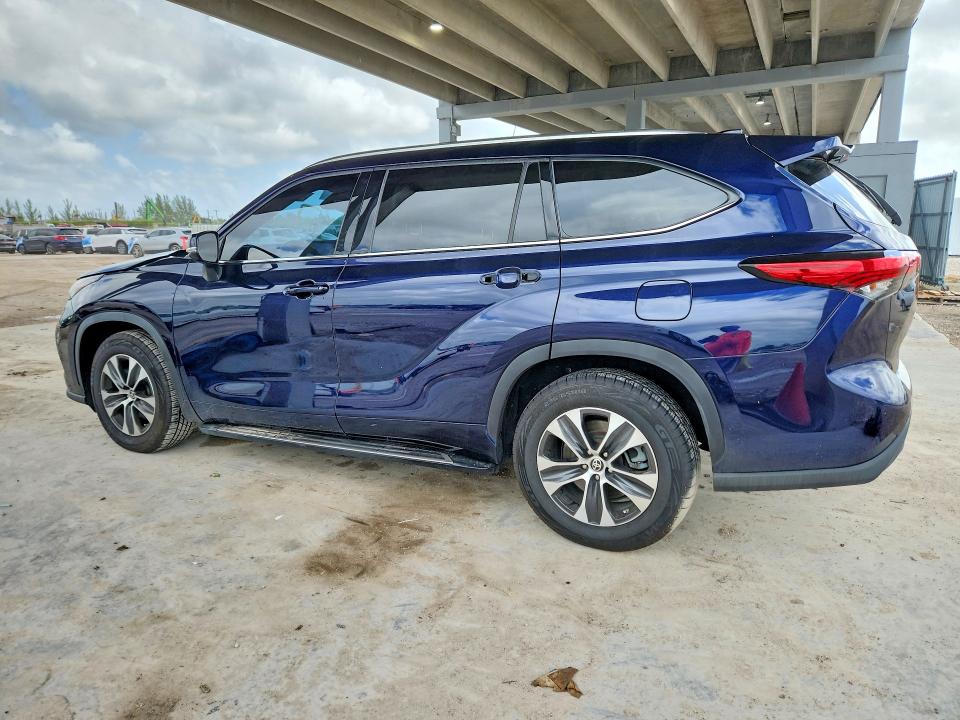 48690426 :رقم المزاد ، 5TDGZRAH4MS531217 vin ، 2021 Toyota Highlander مزاد بيع