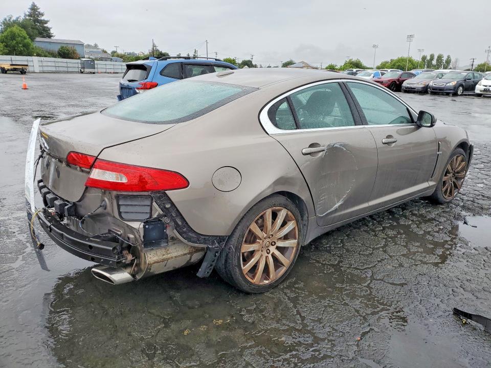 50672756 :رقم المزاد ، SAJWA0FA2AHR59010 vin ، 2010 Jaguar Xf مزاد بيع