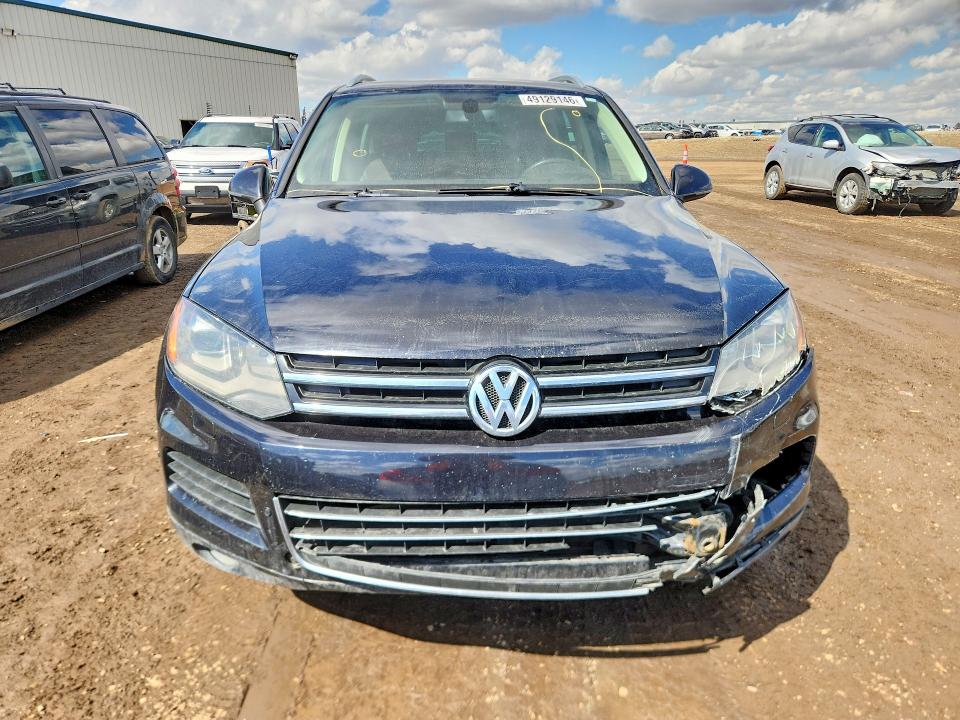 2013 Volkswagen Touareg მანქანა იყიდება აუქციონზე, vin: WVGDF9BPXDD010849, აუქციონის ნომერი: 49129146