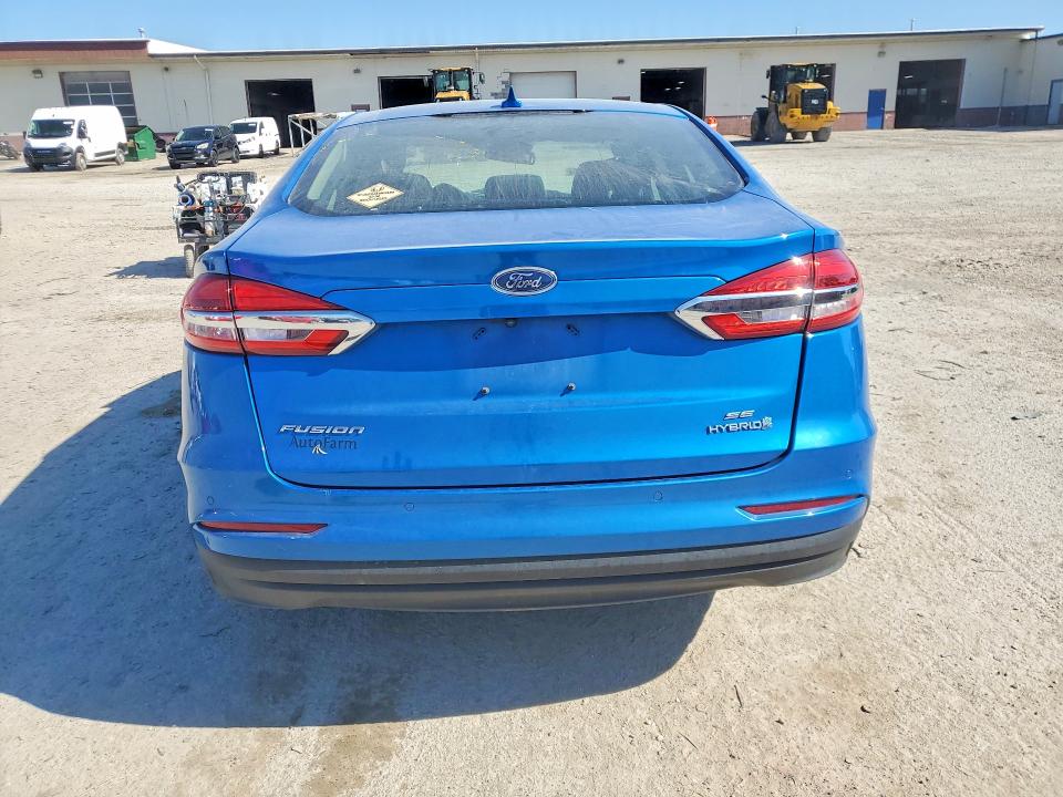 51542066 :رقم المزاد ، 3FA6P0LU7KR185015 vin ، 2019 Ford Fusion مزاد بيع