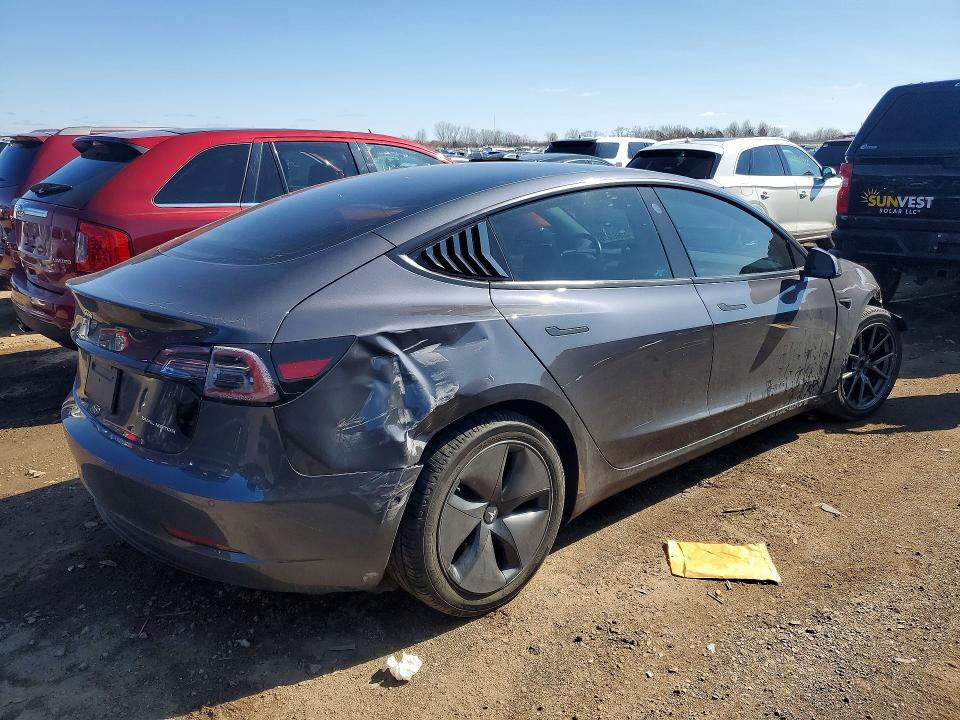 48687276 :رقم المزاد ، 5YJ3E1EB9JF066662 vin ، 2018 Tesla Model 3 مزاد بيع
