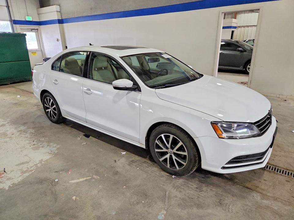 51641686 :رقم المزاد ، 3VWB67AJ6HM263512 vin ، 2017 Volkswagen Jetta مزاد بيع
