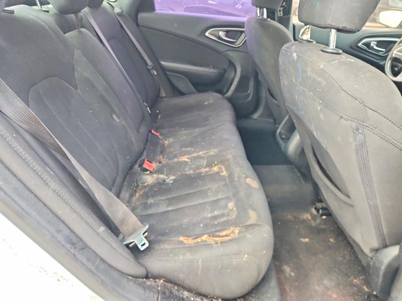 49327906 :رقم المزاد ، 1C3CCCAB8FN640009 vin ، 2015 Chrysler 200 مزاد بيع