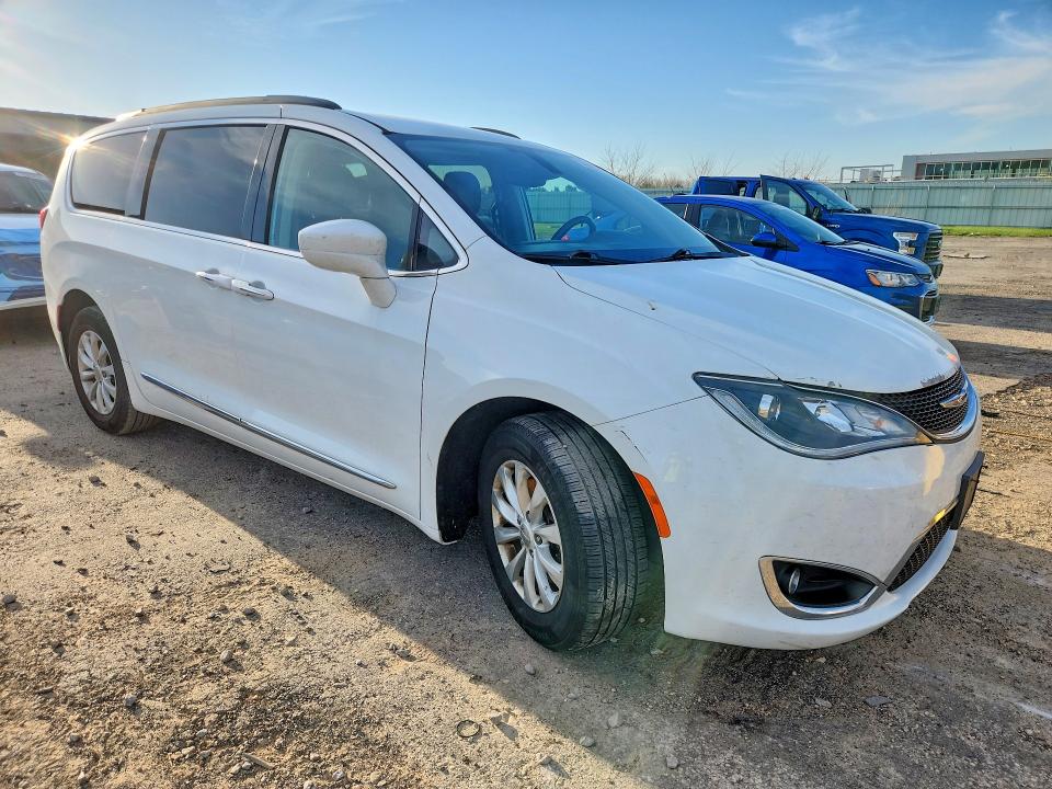 50892366 :رقم المزاد ، 2C4RC1BG8HR613113 vin ، 2017 Chrysler Pacifica مزاد بيع
