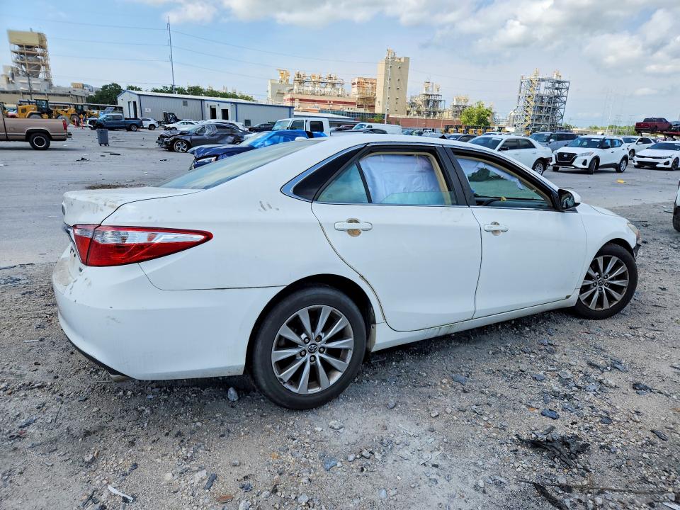 2015 Toyota Camry მანქანა იყიდება აუქციონზე, vin: 4T1BK1FK2FU561363, აუქციონის ნომერი: 50852246
