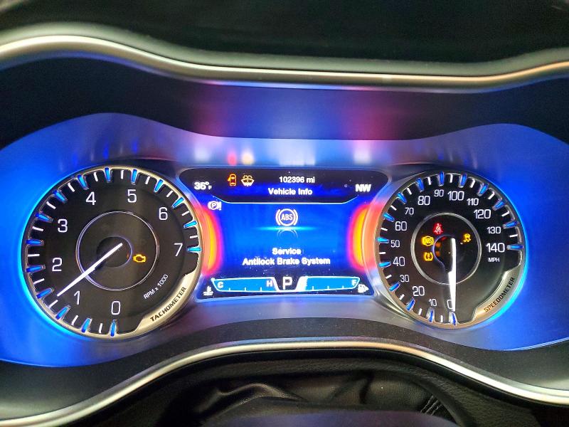 48484266 :رقم المزاد ، 1C3CCCEG2FN540087 vin ، 2015 Chrysler 200 مزاد بيع
