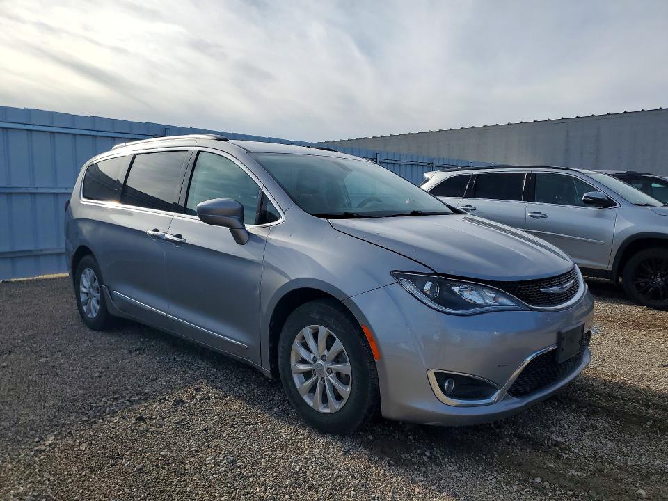 50133056 :رقم المزاد ، 2C4RC1BG2HR770670 vin ، 2017 Chrysler Pacifica مزاد بيع