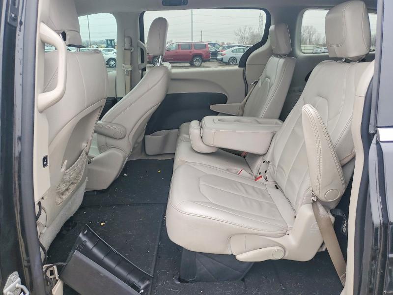 48594746 :رقم المزاد ، 2C4RC1BG0HR517282 vin ، 2017 Chrysler Pacifica مزاد بيع