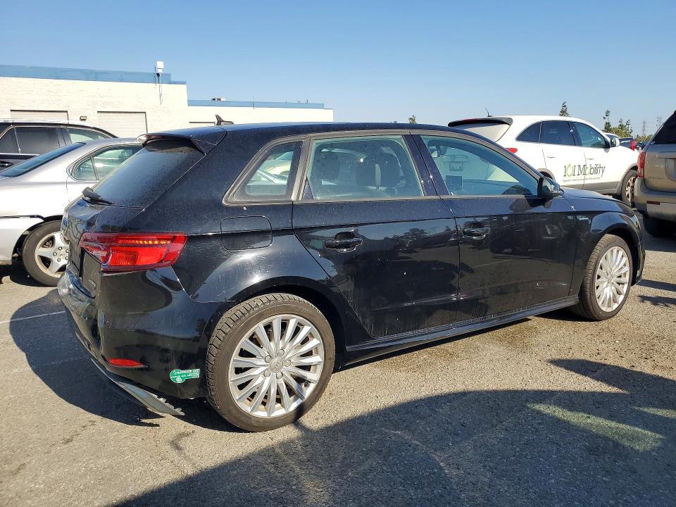 Продажа на аукционе авто 2017 Audi A3, vin: WAUUPBFF4HA121170, номер лота: 48864996
