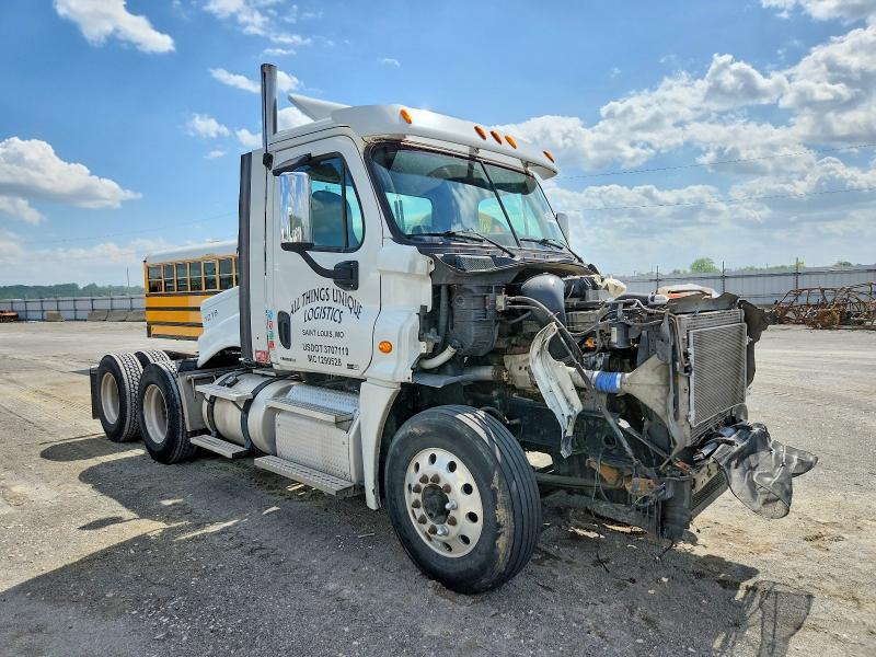 Продаж на аукціоні авто 2011 Freightliner Cascadia, vin: 1FUJGEDV5BSAZ4530, номер лоту: 50909836
