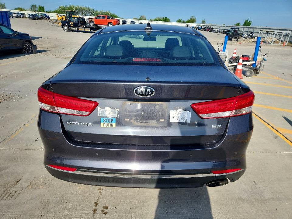 49592906 :رقم المزاد ، 5XXGU4L3XJG215367 vin ، 2018 Kia Optima مزاد بيع