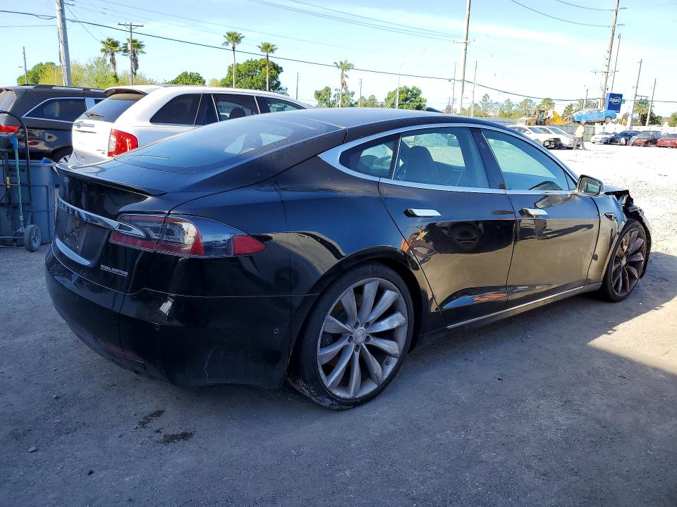 46868736 :رقم المزاد ، 5YJSA1E22JF248811 vin ، 2018 Tesla Model S مزاد بيع