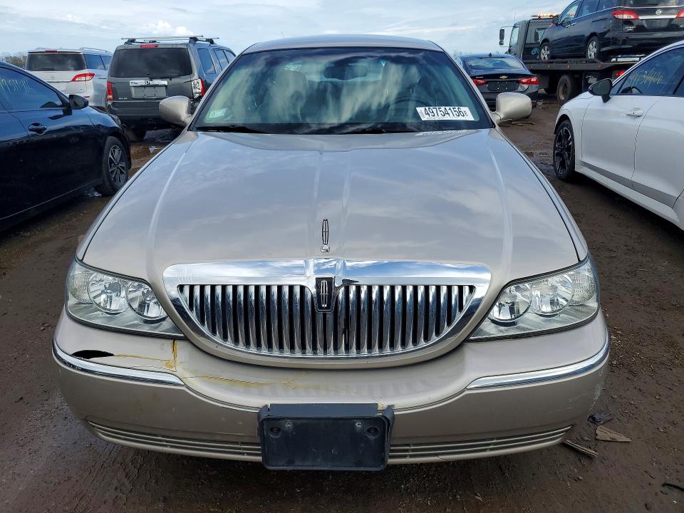 2003 Lincoln Town Car მანქანა იყიდება აუქციონზე, vin: 1LNHM81W33Y626894, აუქციონის ნომერი: 49754156