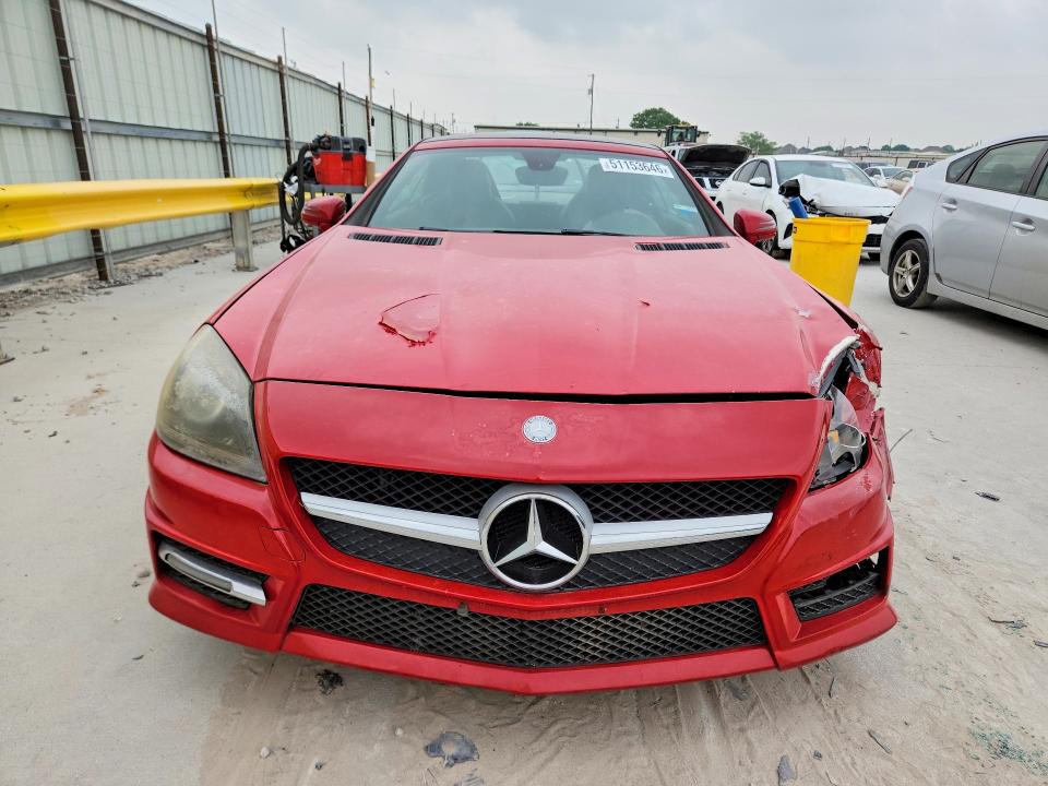 51153646 :رقم المزاد ، WDDPK4HA0DF057059 vin ، 2013 Mercedes-benz Slk مزاد بيع