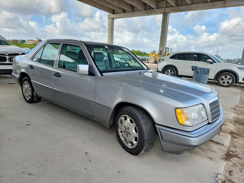 Продажа на аукционе авто 1995 Mercedes Benz E, vin: WDBEA32E1SC212130, номер лота: 46623296