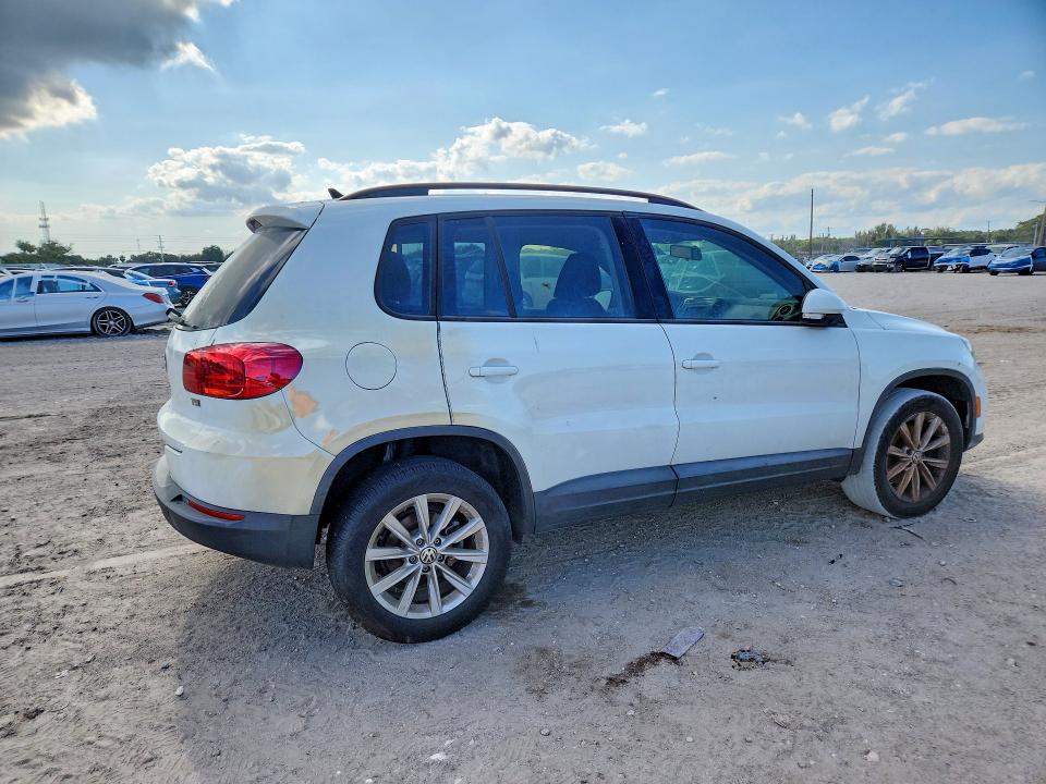2017 Volkswagen Tiguan მანქანა იყიდება აუქციონზე, vin: WVGAV7AX7HK046978, აუქციონის ნომერი: 51856736