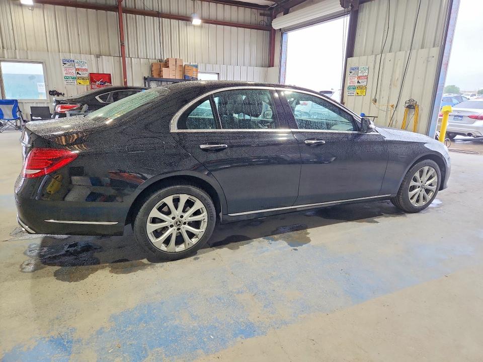 51851496 :رقم المزاد ، WDDZF4JB2JA428425 vin ، 2018 Mercedes-benz E مزاد بيع