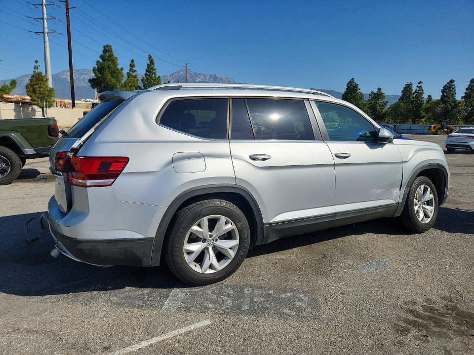 51571396 :رقم المزاد ، 1V2AR2CA9JC552900 vin ، 2018 Volkswagen Atlas مزاد بيع