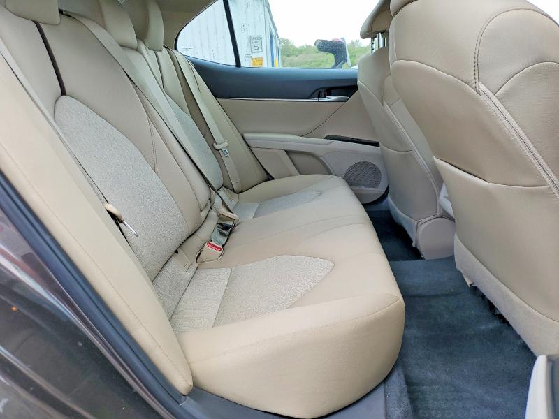 50923896 :رقم المزاد ، 4T1B11HK3JU621482 vin ، 2018 Toyota Camry مزاد بيع
