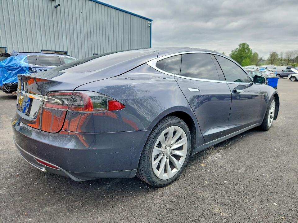 50784926 :رقم المزاد ، 5YJSA1E26GF133167 vin ، 2016 Tesla Model S مزاد بيع
