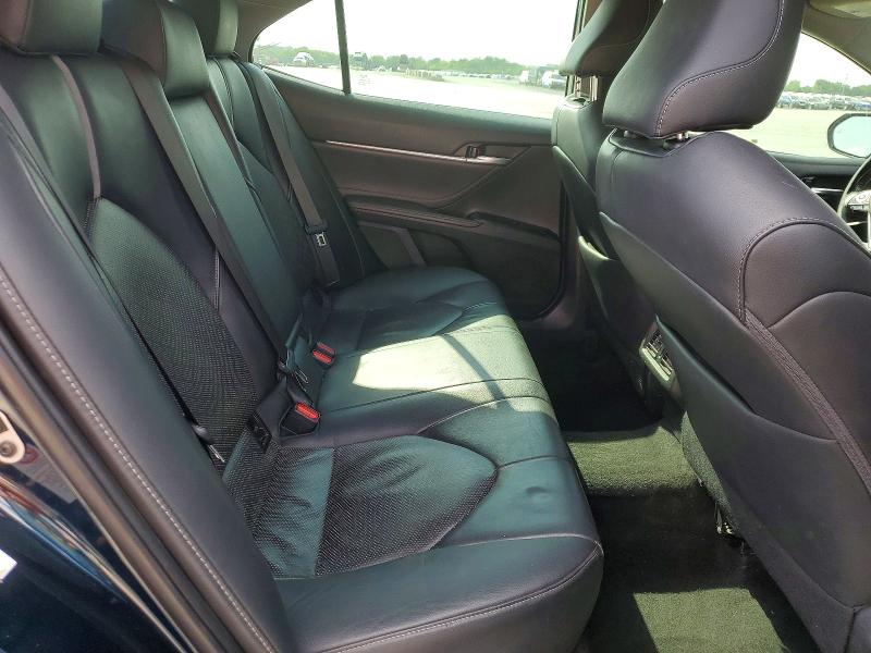 50712726 :رقم المزاد ، 4T1B61HK1JU652747 vin ، 2018 Toyota Camry مزاد بيع