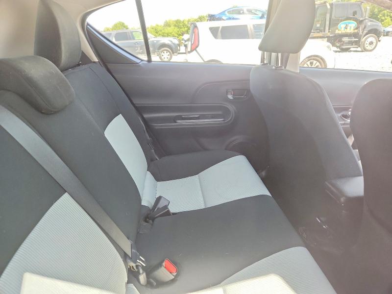 51109946 :رقم المزاد ، JTDKDTB34F1577705 vin ، 2015 Toyota Prius C مزاد بيع