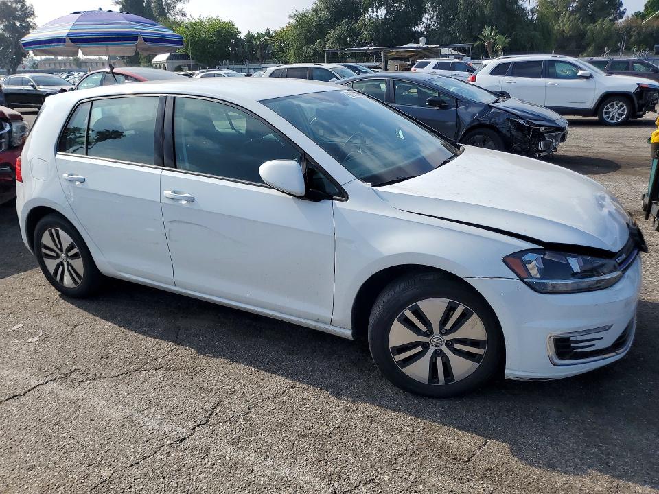 52075906 :رقم المزاد ، WVWKR7AU9JW907241 vin ، 2018 Volkswagen E-golf مزاد بيع