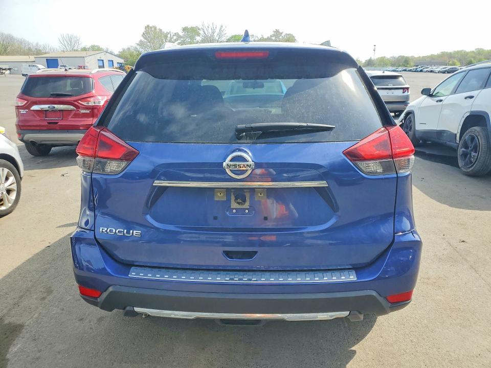 2017 Nissan Rogue მანქანა იყიდება აუქციონზე, vin: JN8AT2MT1HW131026, აუქციონის ნომერი: 49753656